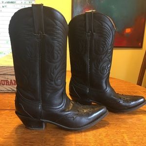 Flash sale on black Durango western boots. 🔥